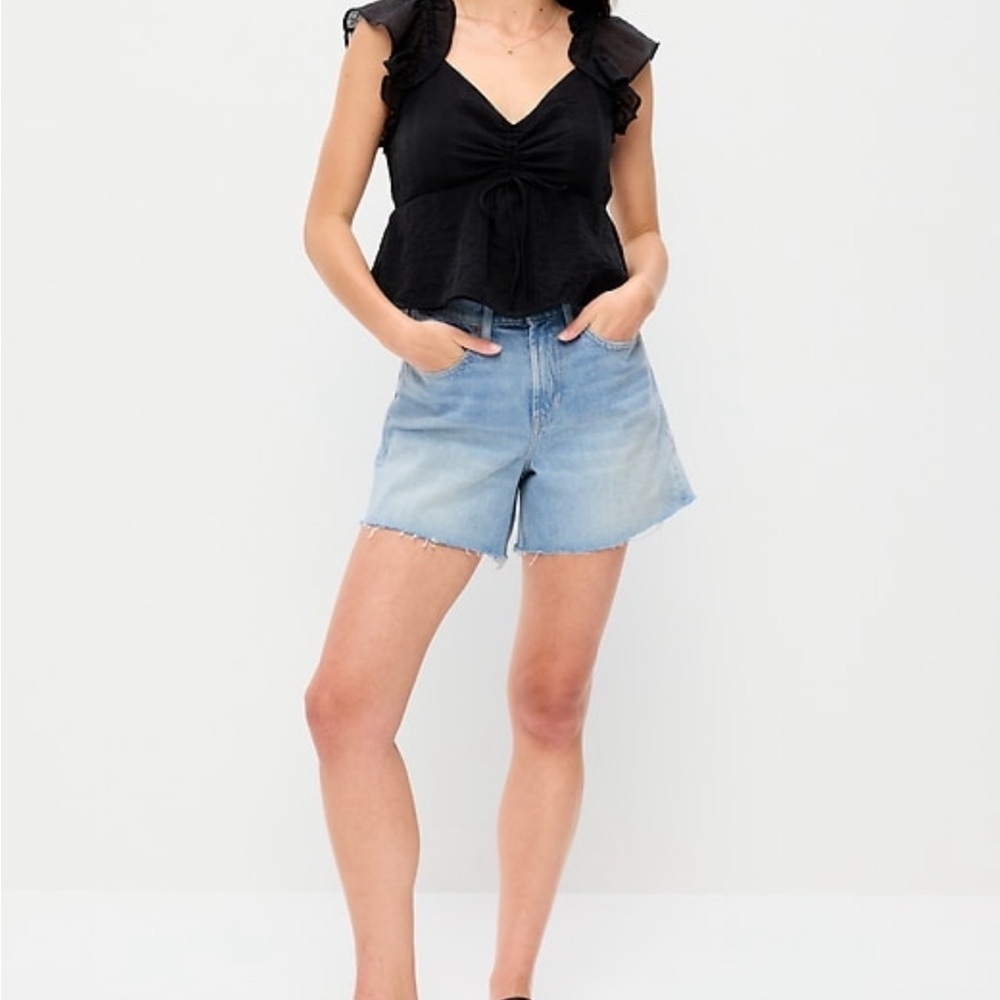 Light Wash Denim Women’s Shorts. High-waisted baggy Jean shorts light wash 6